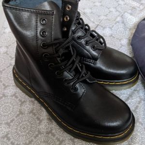 Cleaning out my closet!!!